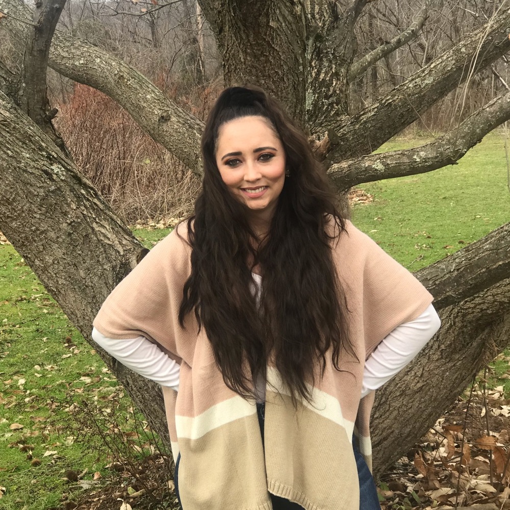 Meet your Posher, Lora